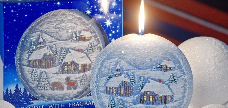 Piękna świeca na Boże Narodzenie